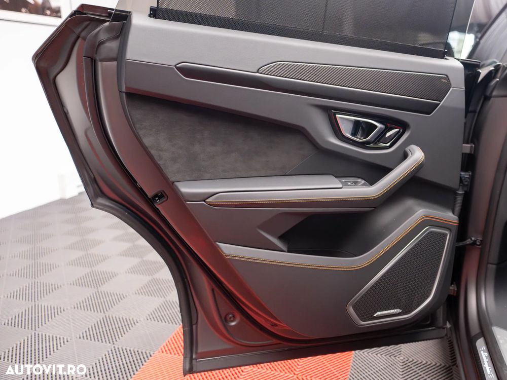 Lamborghini URUS - 13