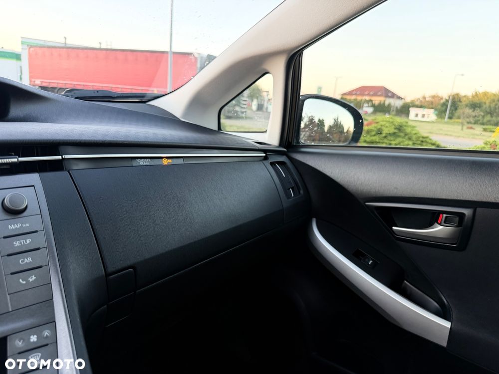 Toyota Prius 1.8 HSD Life - 18