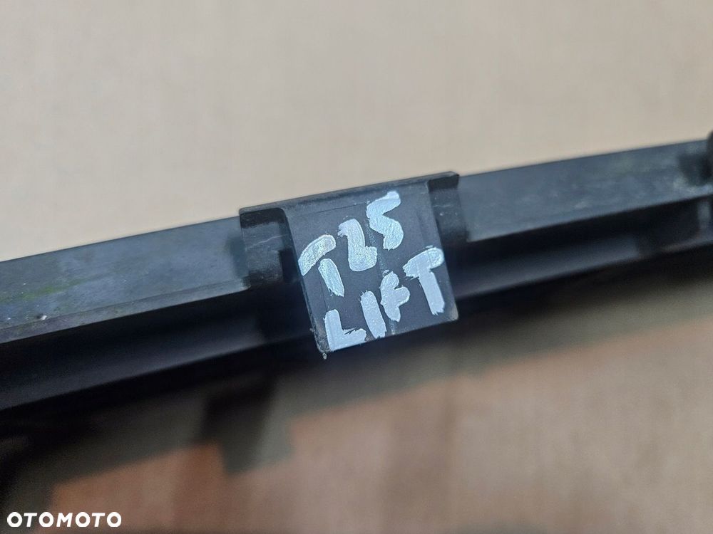 TOYOTA AVENSIS T25 06-08 LIFT KRATKA ŚRODKOWA ZDERZAKA PRZEDNIEGO - 2