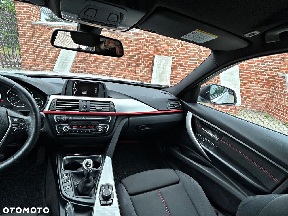 BMW Seria 3 320d Sport Line - 31