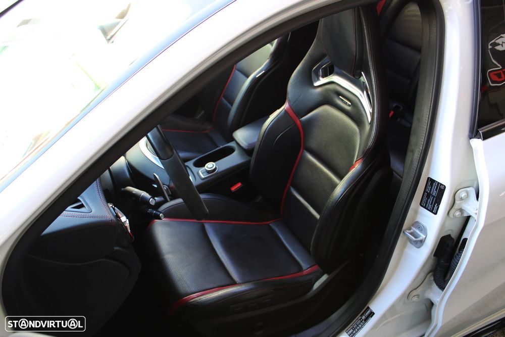 Mercedes-Benz A 45 AMG 4Matic Speedshift 7G-DCT - 23