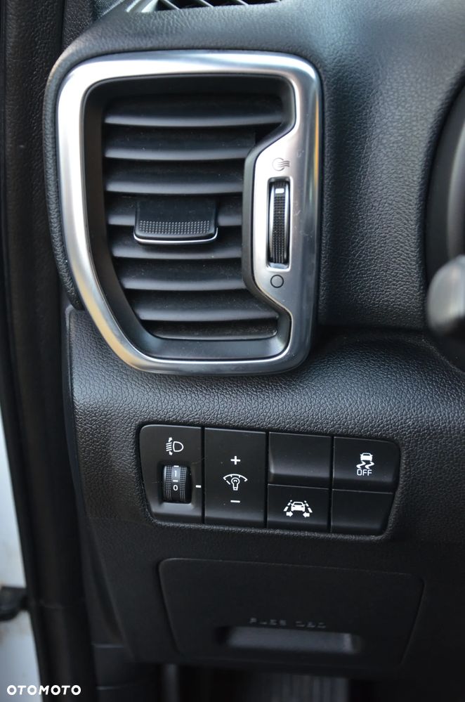 Kia Sportage 1.6 GDI 2WD ISG Dream-Team Edition - 32