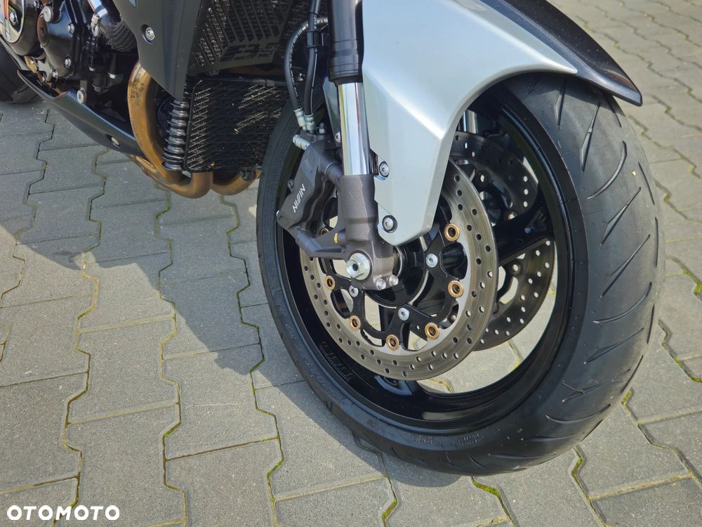 Suzuki GSX - 37