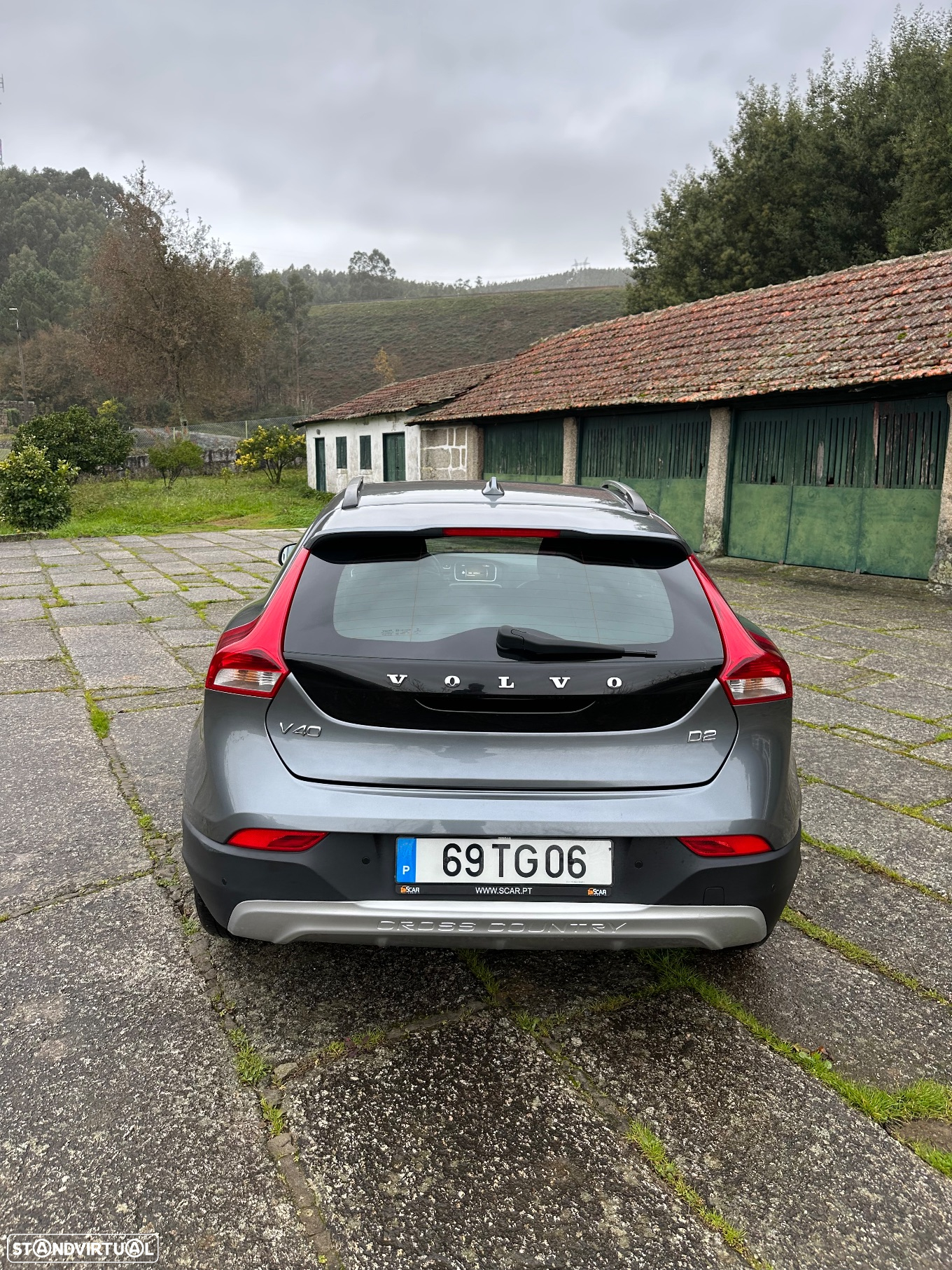 Volvo V40 Cross Country 2.0 D2 Momentum - 4