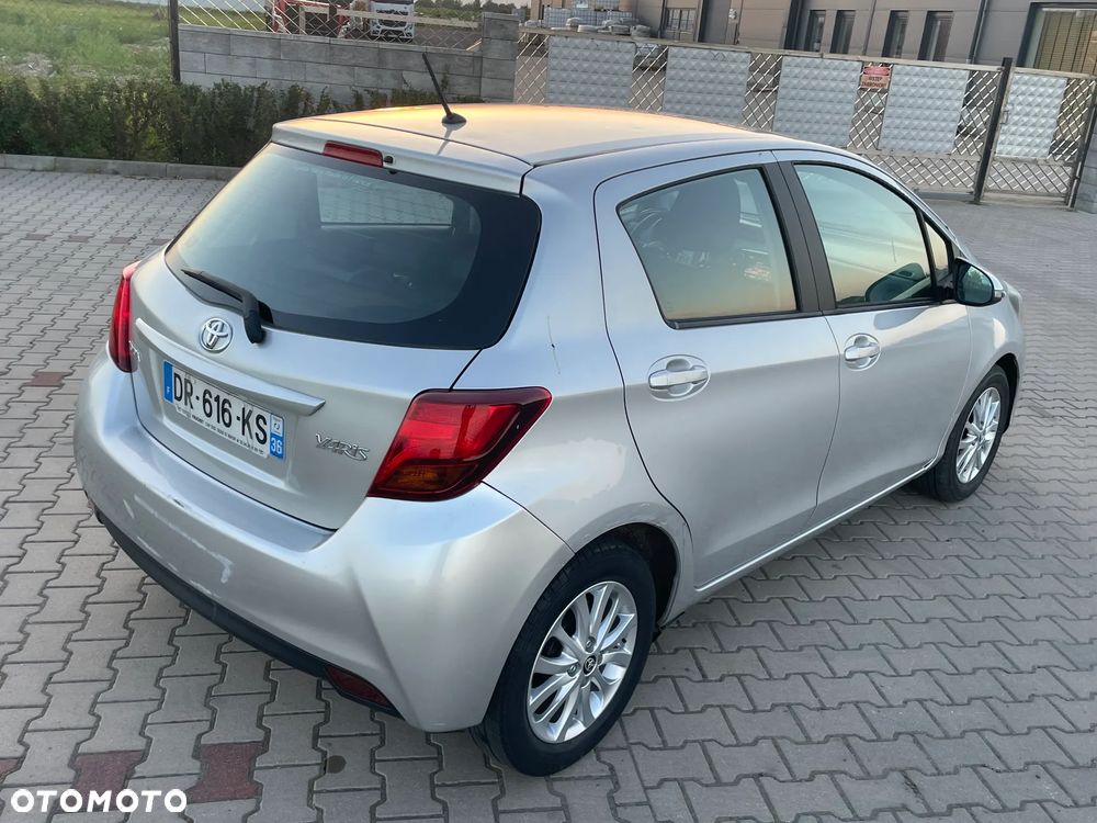Toyota Yaris 1.33 VVT-i Lounge - 5
