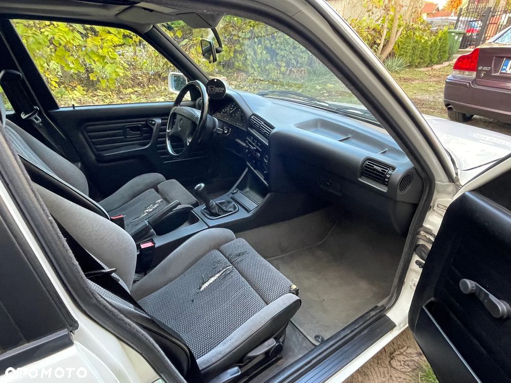 BMW Seria 3 318i Touring - 14