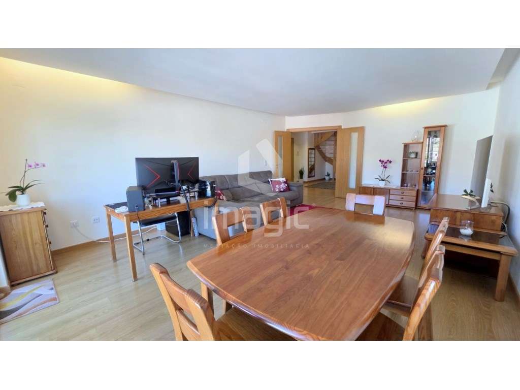 Apartamento T3 Duplex, com duas salas, usado na Malveira - Grande imagem: 4/34