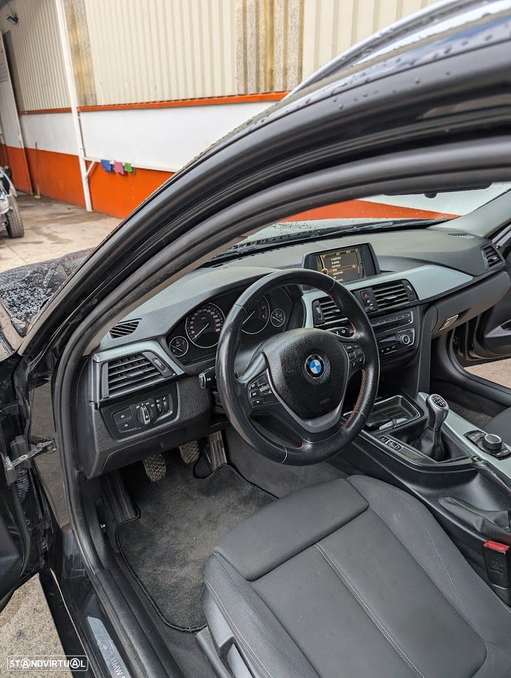 BMW 318 d Touring Line Sport - 14