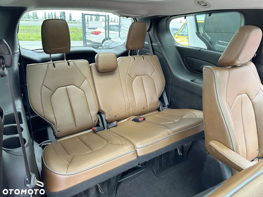 Chrysler Pacifica - 11