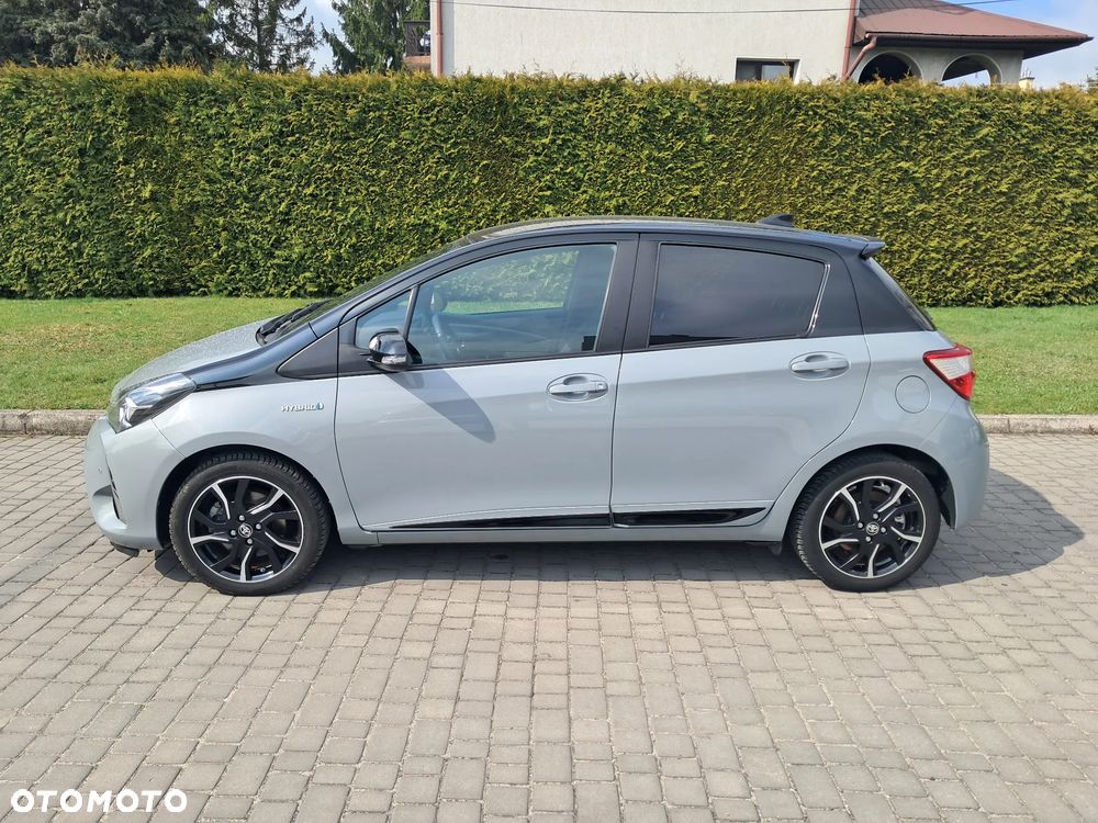 Toyota Yaris Hybrid 100 Selection Passion - 11