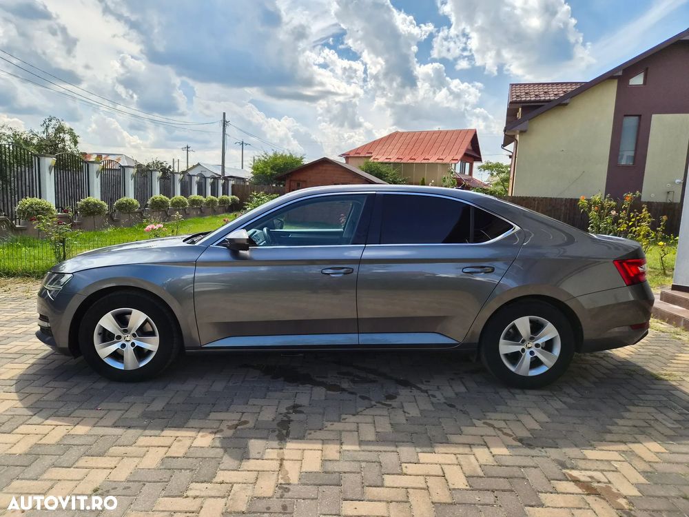 Skoda Superb 2.0 TDI DSG Ambition - 2