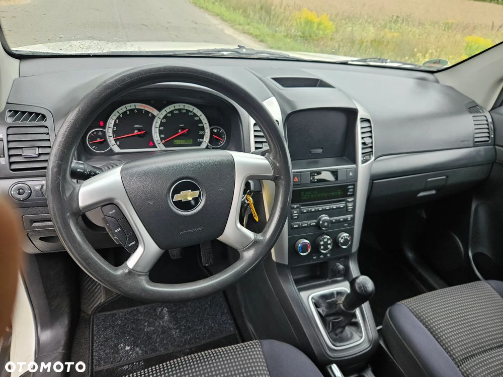 Chevrolet Captiva 2.4 LS 5os - 14