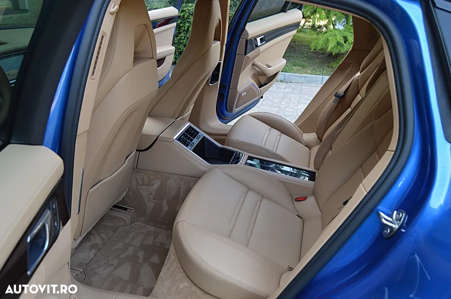 Porsche Panamera 4 - 10