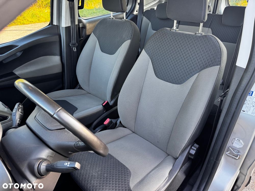 Ford Transit Courier - 11
