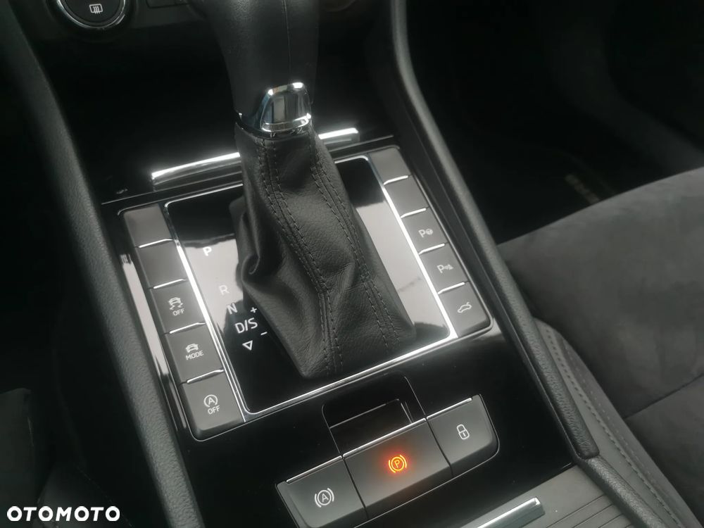 Skoda Superb 2.0 TDI DSG Premium Edition - 19