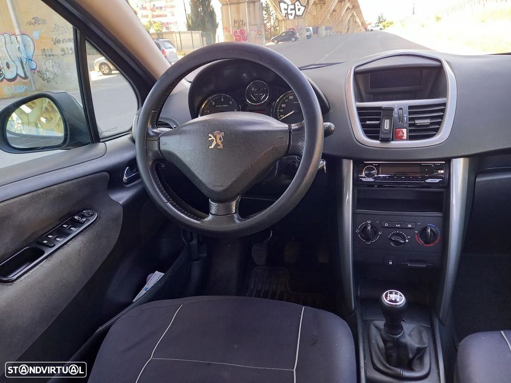 Peugeot 207 - 8