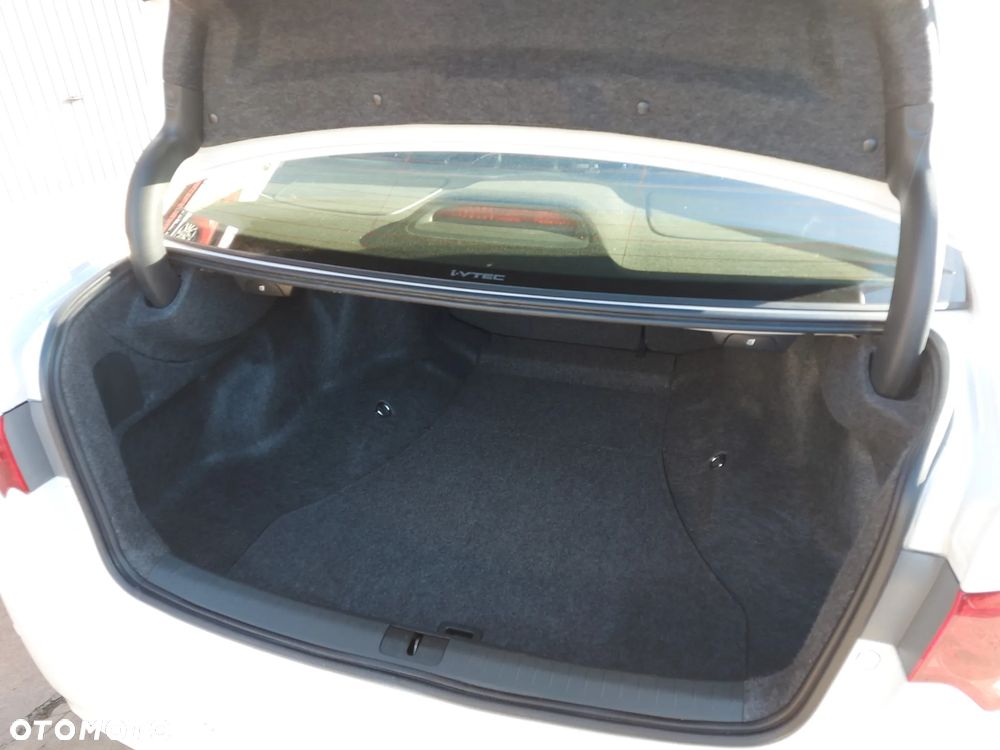 Honda Accord 2.0 Elegance - 27