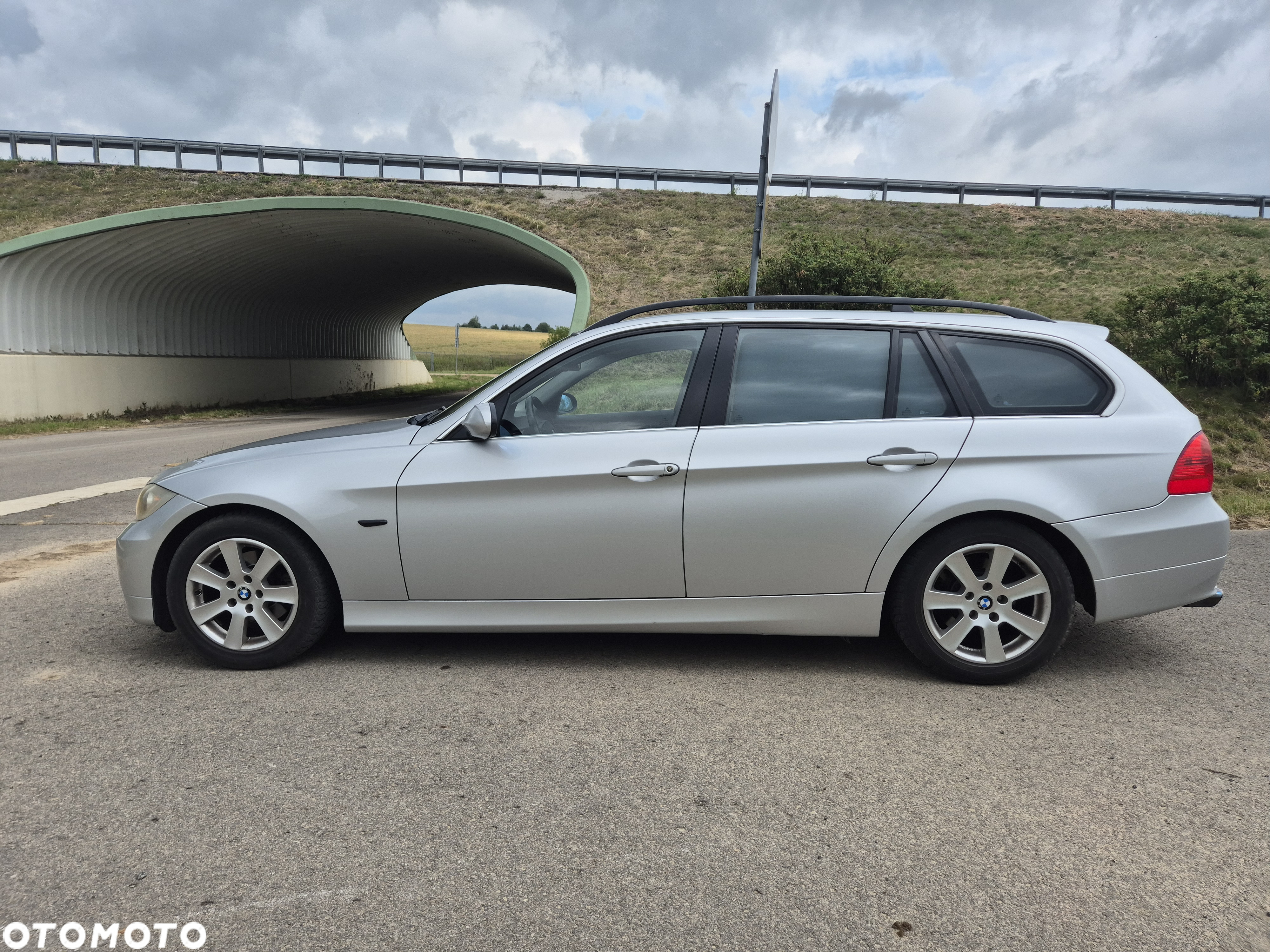 BMW Seria 3 325i Touring - 10
