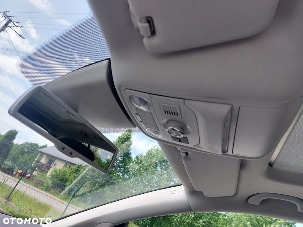 Volkswagen Touran 2.0 TDI DPF Highline DSG - 27