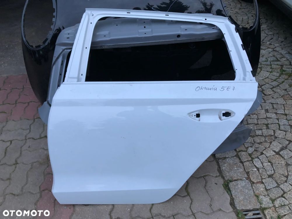 Drzwi lewe tylne Skoda Octavia 4 IV kombi 20- 5E7833311 - 2