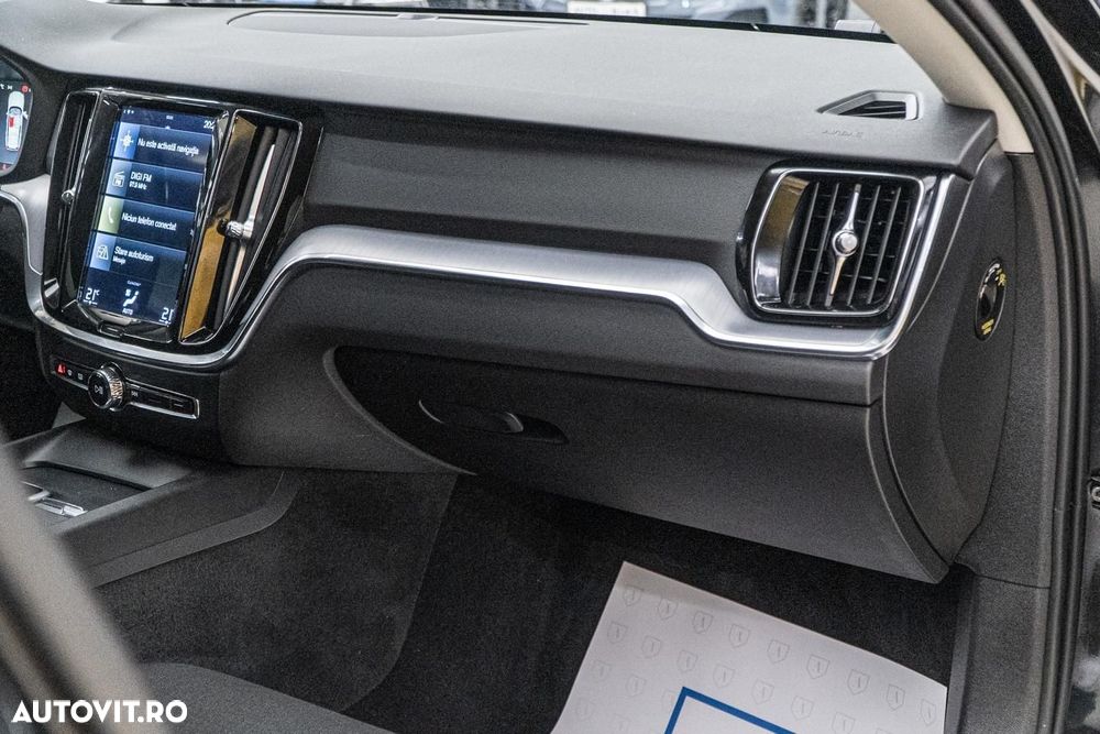 Volvo V60 B4 MHEV AT8 FWD Momentum - 37