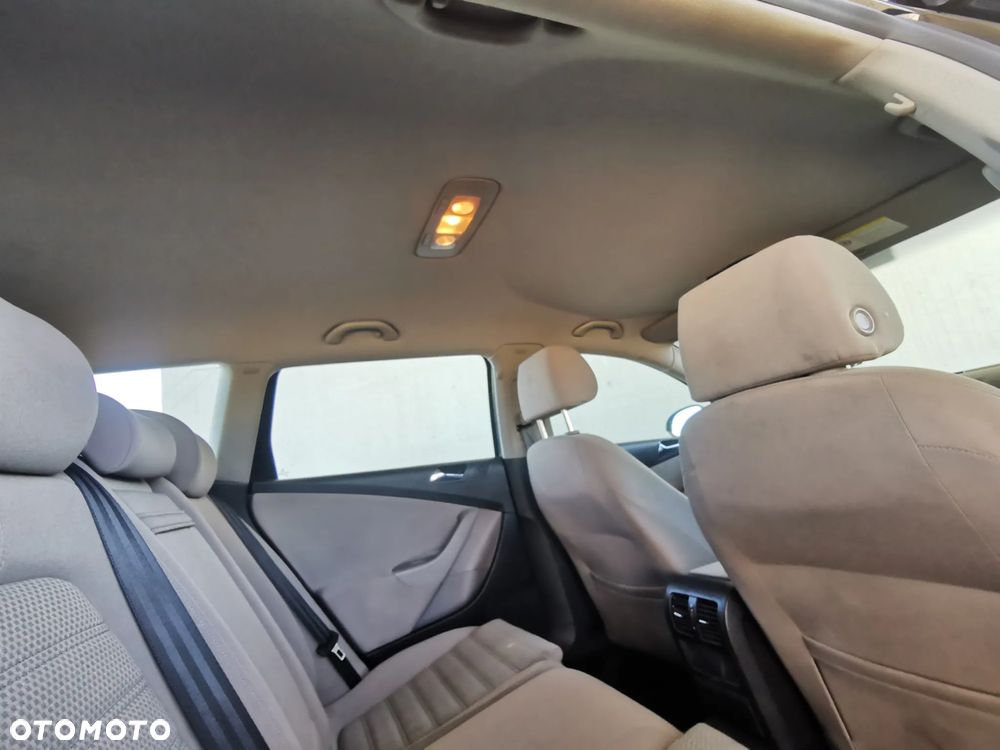 Volkswagen Passat - 11