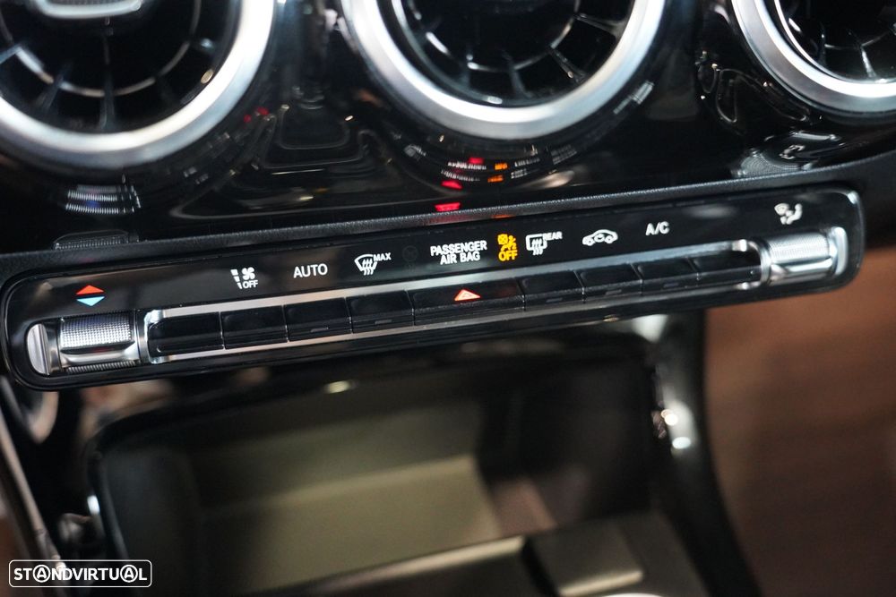 Mercedes-Benz A 180 d AMG Line - 18