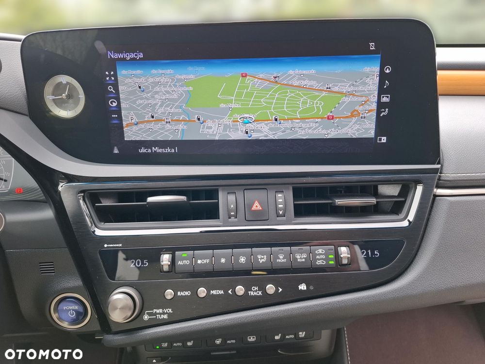 Lexus ES 300h Omotenashi - 24