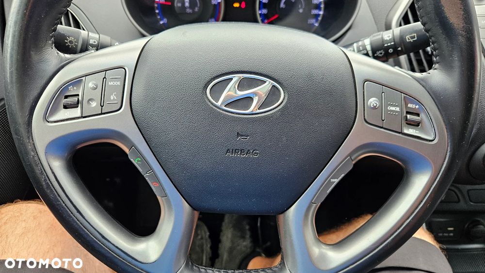 Hyundai ix35 1.7 CRDi 2WD blue Finale Gold - 31