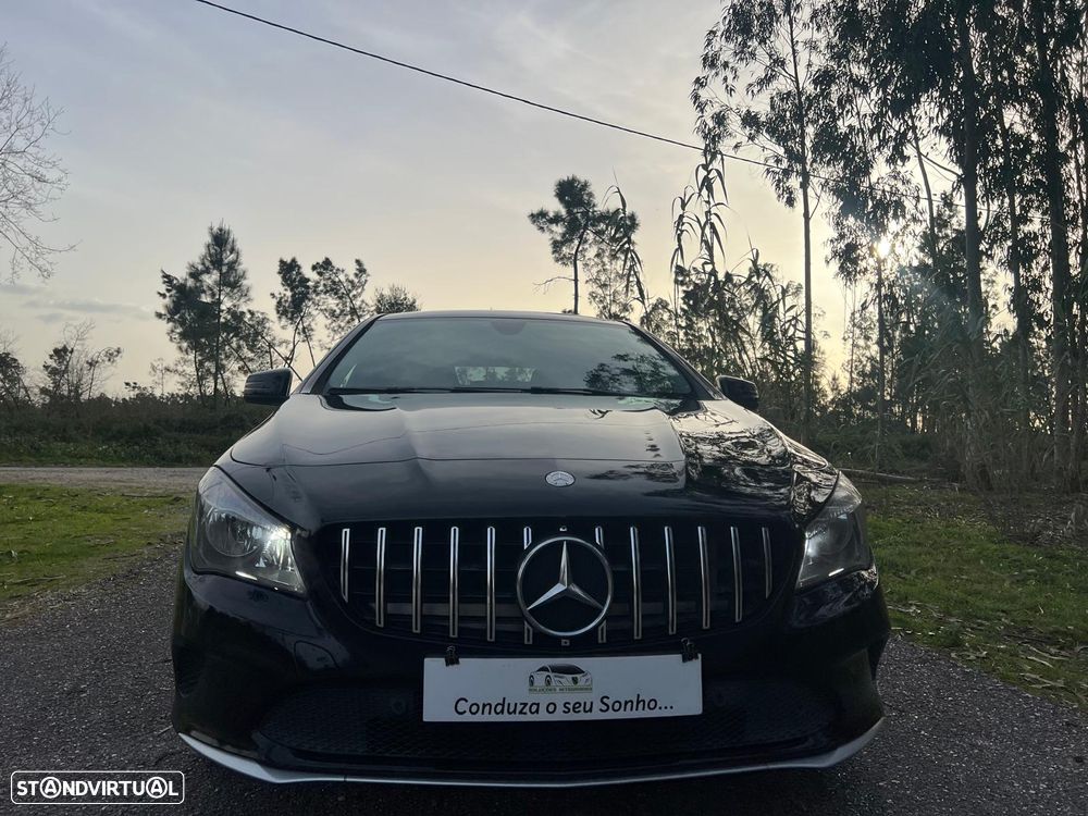 Mercedes-Benz CLA 180 d Shooting Brake AMG Line - 11