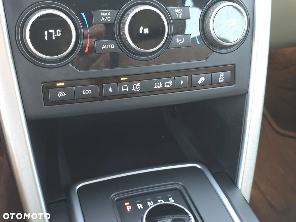 Land Rover Discovery Sport TD4 HSE Luxury - 24