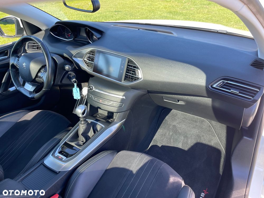 Peugeot 308 1.5 BlueHDi Allure S&S - 26