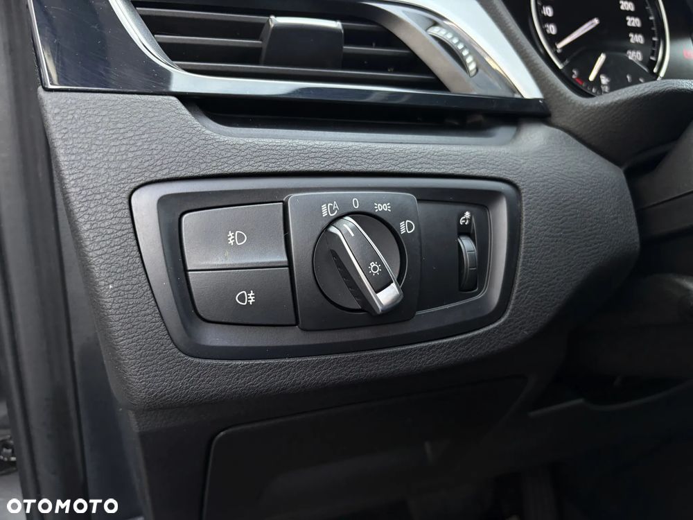 BMW X1 sDrive20i Advantage - 32