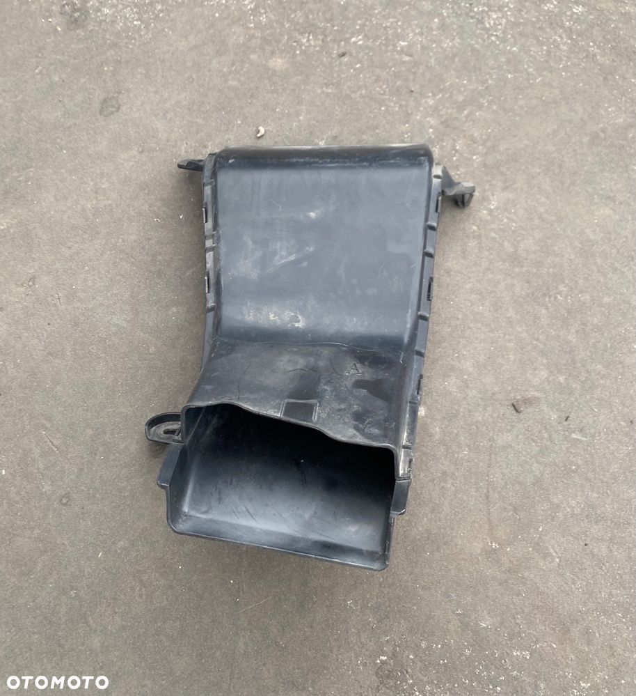 TOYOTA COROLLA E21  WLOT ŁAPACZ DOLOT POWIETRZA Z PASA PRZEDNIEGO NA PAS PRZEDNI DO FILTRA POWIETRZA RURA SSĄCA 17753-0Y010  177530Y010 E 21 E210 E 210 XII sedan kierownica wlotu powietrza - 4