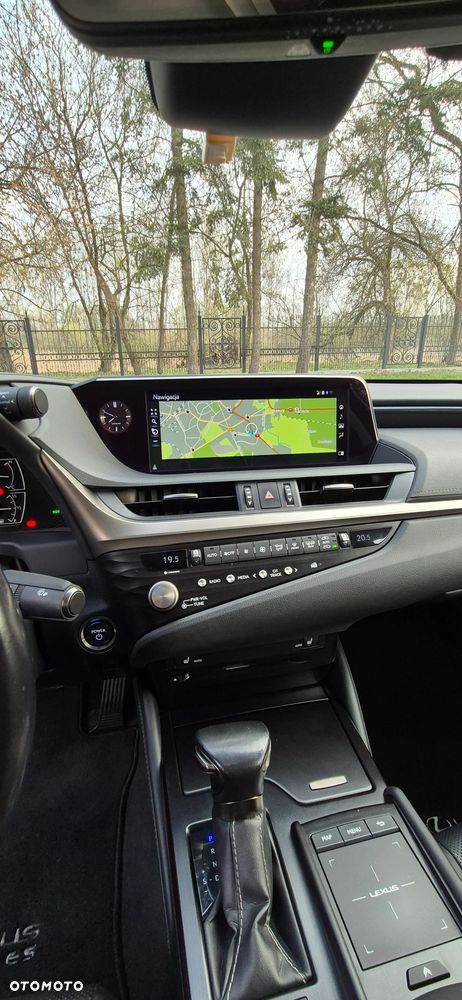 Lexus ES 300h Style Edition - 18