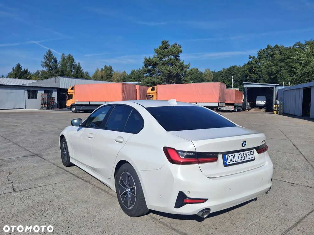 BMW 318I 2020 photo 4