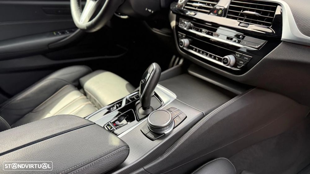 BMW 530 e Pack Desportivo M - 24