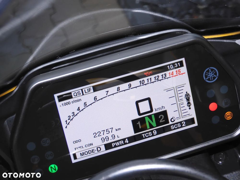 Yamaha R1 - 34