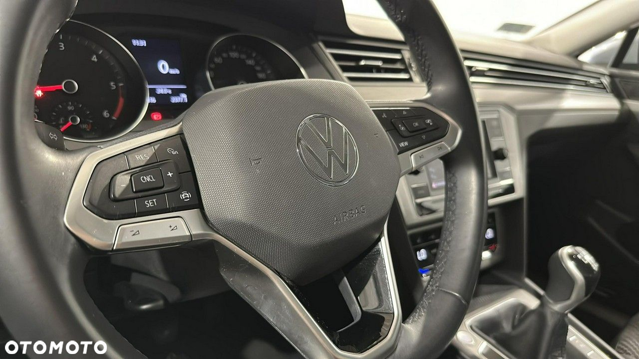 Volkswagen Passat - 21