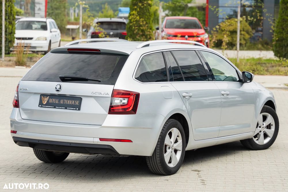Skoda Octavia 1.6 TDI DSG Clever - 5