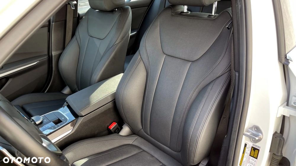 BMW Seria 3 330i Luxury Line - 13