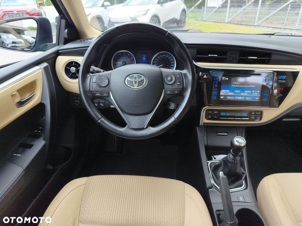 Toyota Corolla 1.6 Prestige EU6 - 12
