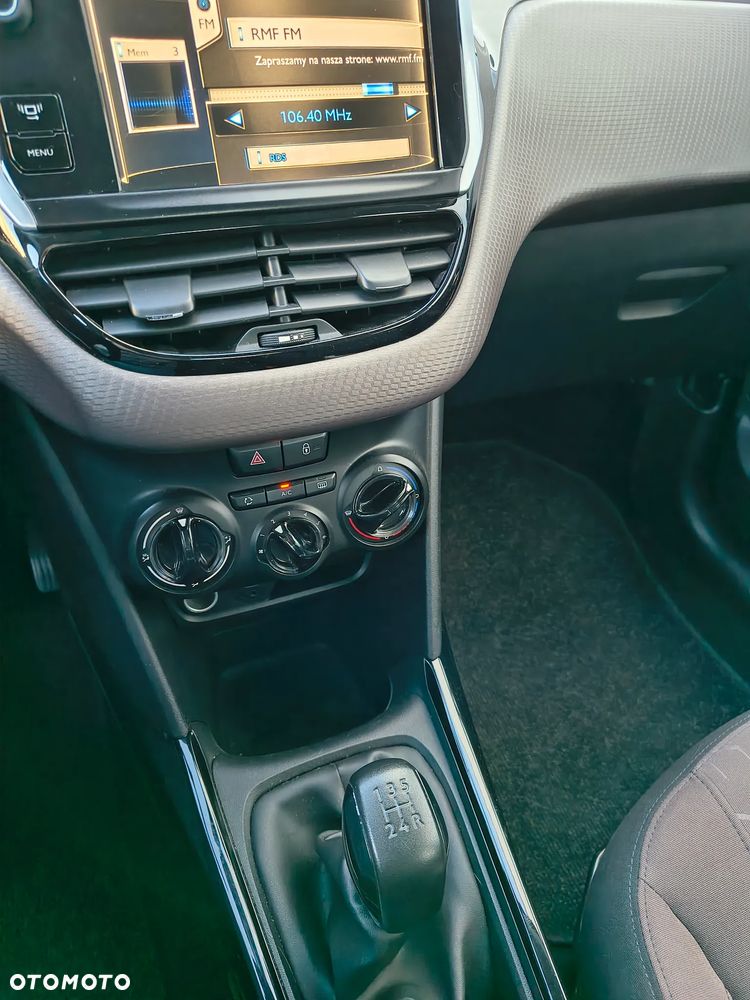 Peugeot 2008 1.2 Pure Tech Style EU6 - 13