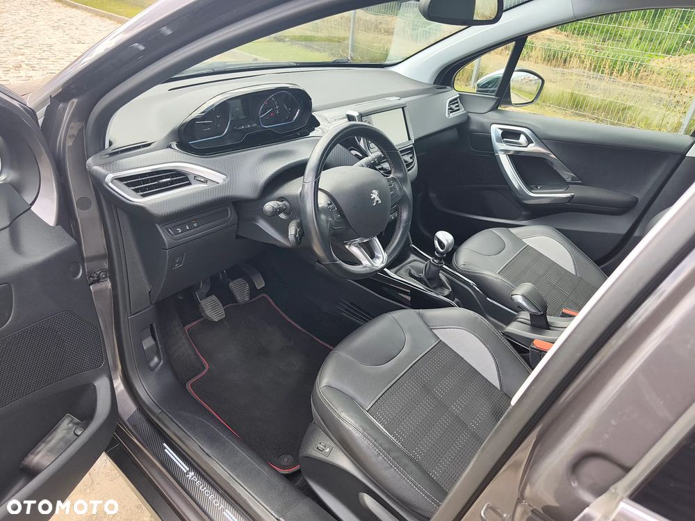 Peugeot 2008 1.2 Pure Tech Allure S&S - 12