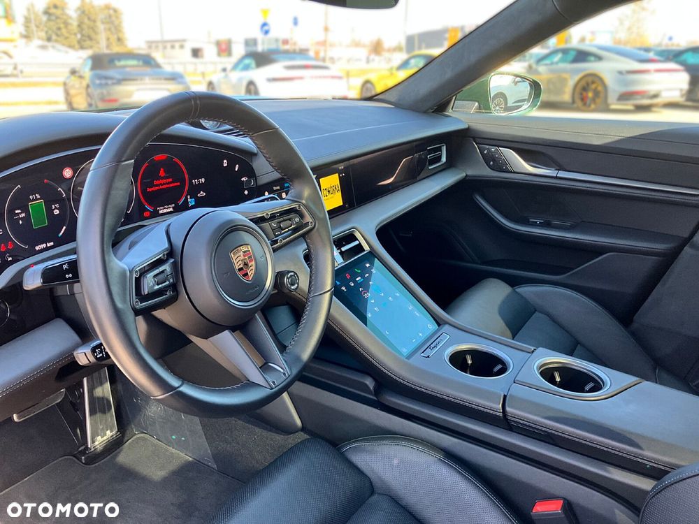 Porsche Taycan - 16