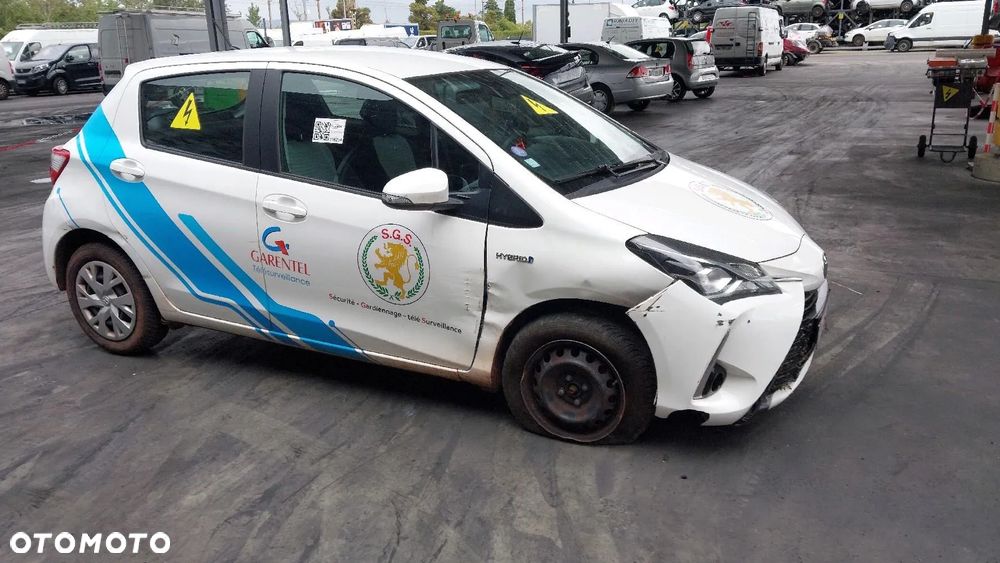 Toyota Yaris Hybrid 100 Premium - 3