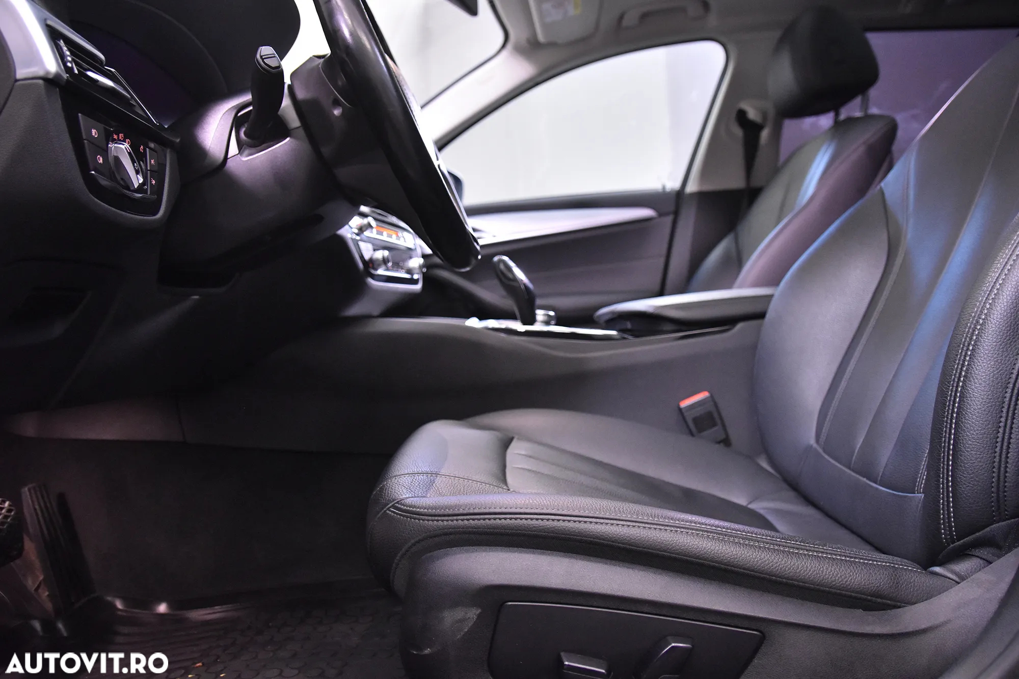 BMW Seria 5 530d xDrive AT - 24