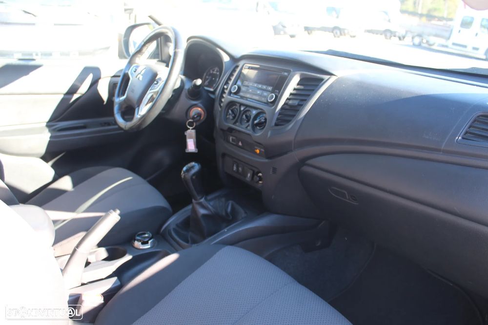 Mitsubishi L200 2.3 DI-D CD Invite 4WD - 10