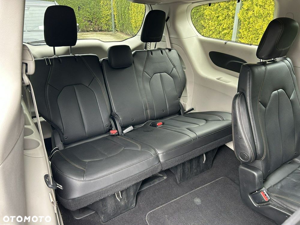 Chrysler Pacifica - 21