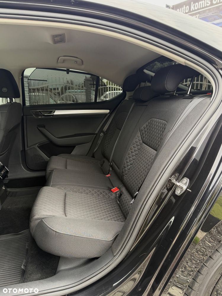 Skoda Superb 2.0 TDI Sportline - 15